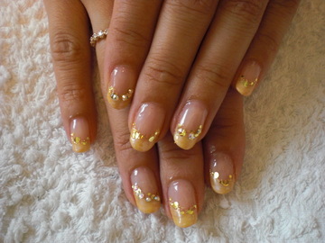オレンジとゴールドの変形フレンチネイル