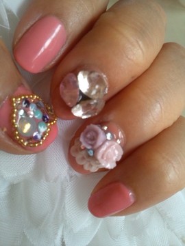 ラブリーキラキラ盛ネイル☆左☆