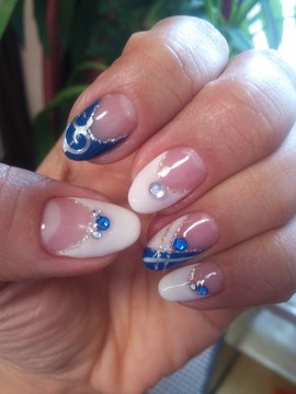 夏の爽やかブルーネイル