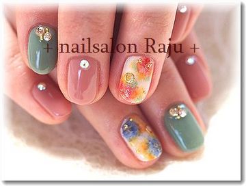 ふんわりにじんだお花ネイル♪