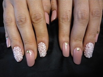 ベージュ大人カワイイ３Ｄ小花