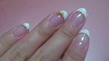 シンプル白フレンチ