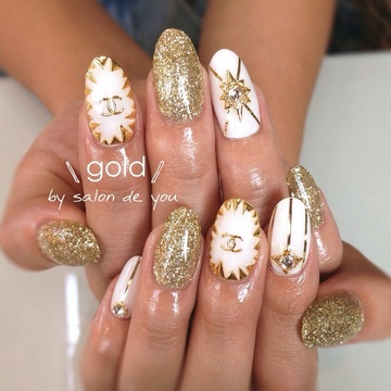 gold / white nail