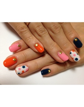 ドットカラフルネイル