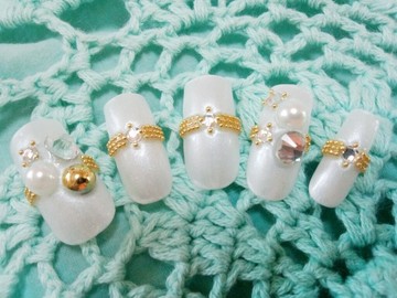 white jewelry nail