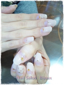 シンプル逆フレンチガーリーネイル