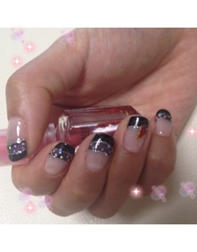 黒フレンチ大人ネイル