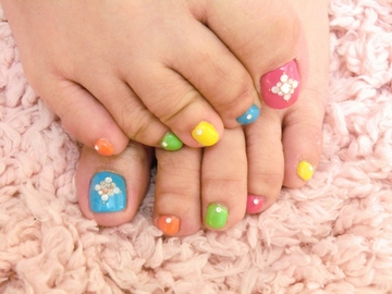 カラフルフットネイル