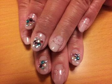春待ち遠しいビジューネイル