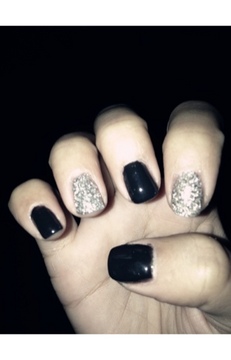 slmple black shining nail for u !