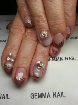 ビジュー＆リボンスイングネイル