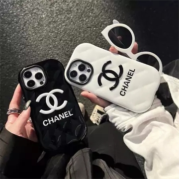 シャネル クラシックブラック＆ホワイトシリコンiPhone 17