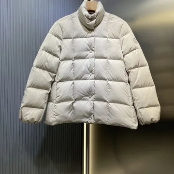 モンクレール ホワイト ハイネックダウンジャケット | キルティ