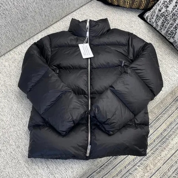 モンクレール Tarn メンズ ダウンジャケット | オーバーサ