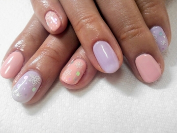 パステルカラーと雪の結晶