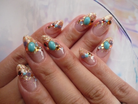 ターコイズ ブラウンラメグラデーション ｎａｉｌ ｓａｌｏｎ ｈａｎａ のネイル ネイルクルー