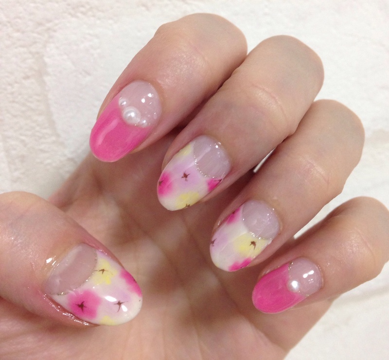 ジェルネイル 春ピンク花柄逆フレンチ パール Momojam2 のネイル ネイルクルー