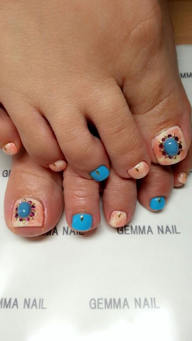 ターコイズストーンフットネイル 六本木ネイルサロン Gemma Nail のネイル ネイルクルー